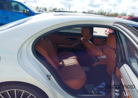 2022 Mercedes-Benz S 500 4Matic z USA, uszkodzony, nr VIN W1K6G6DB1NA077651